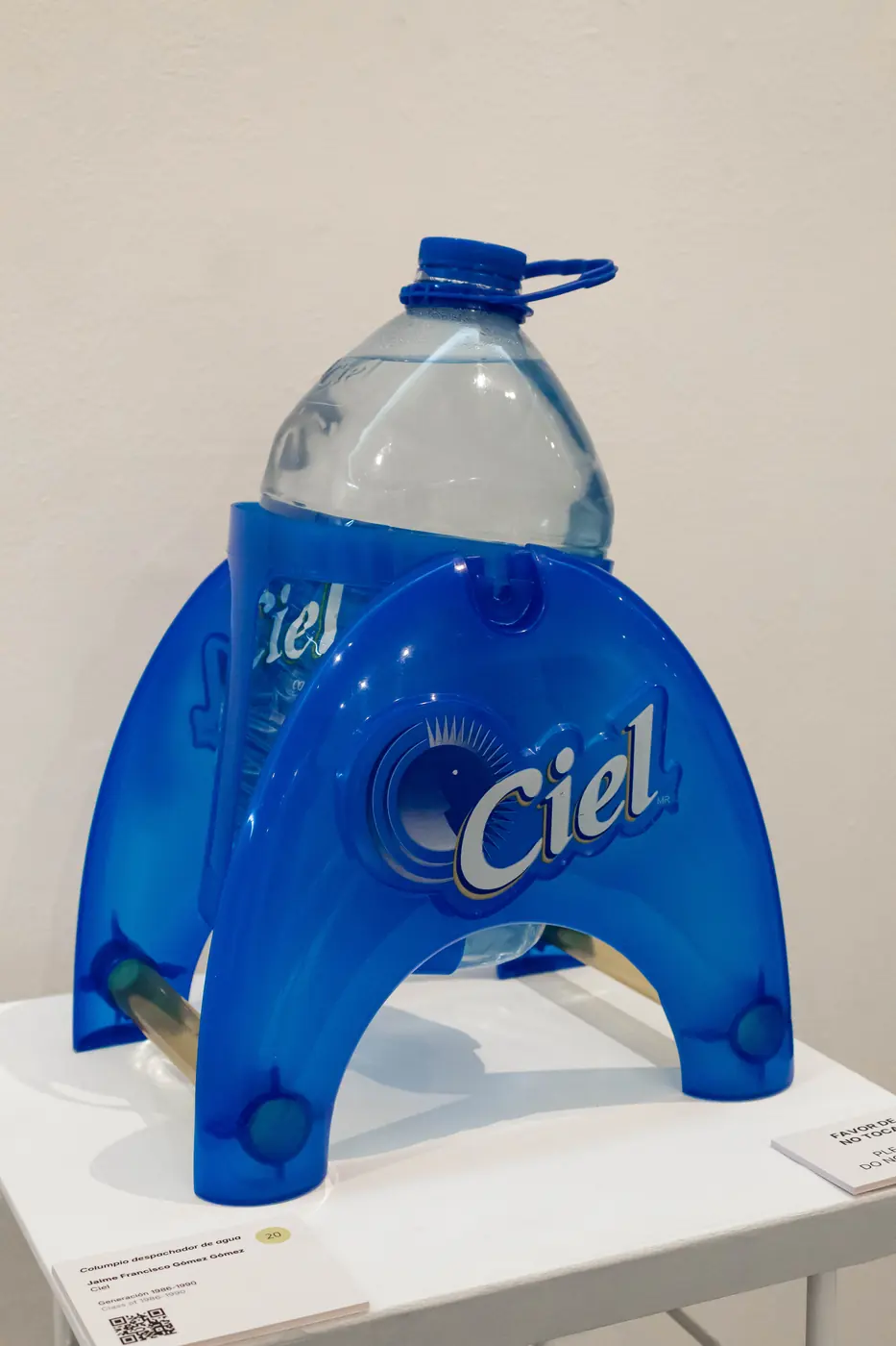 Columpio despachador de agua, de Jaime Francisco Gómez Gómez
