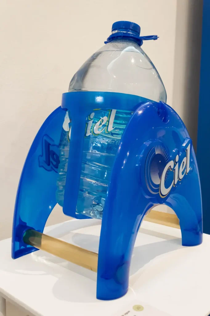 Columpio despachador de agua, de Jaime Francisco Gómez Gómez